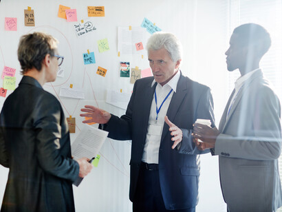 En atelier, on fixe franchise à 20 % et plafond à 70 % du CA pour limiter l’aléa moral et mutualiser le risque