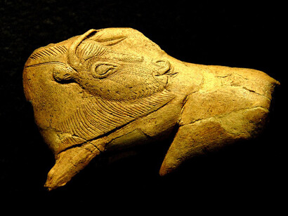 Bison figure on reindeer antler, 10 cm, National Museum Les Eyzies, location: Archaeological site "La Madeleine" in France
