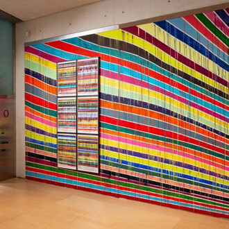 Markus Linnenbrink, Whatwethinkasinsignificantprovidesthepurestairwebreathe, vista de exhibición. Cortesía de Es Baluard Museu d'Art Contemporani de Palma