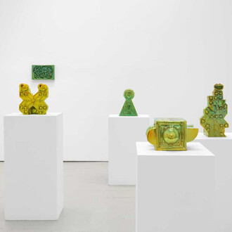 Julia Kunin, Laughing castles, exhibition view. Courtesy of Klaus von Nichtssagend Gallery