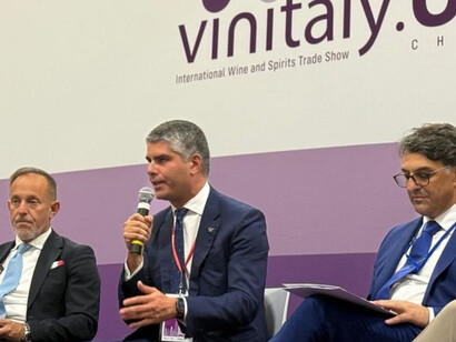 During Vinitaly USA 2025 at Navy Pier in Chicago, the Vinitaly International Academy certified six new Italian Wine Ambassadors