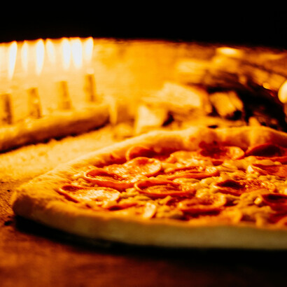 La incorporación del tomate, inicialmente considerado peligroso, marcó un punto de inflexión que definió la pizza tal como se conoce hoy