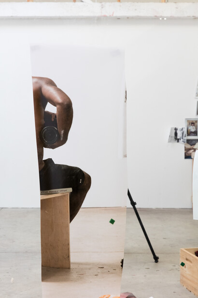 Paul Mpagi Sepuya, Mirror study (0X5A1237), 2017 © Paul Mpagi Sepuya, Courtesy the
artist and Document, Chicago | Lisbon