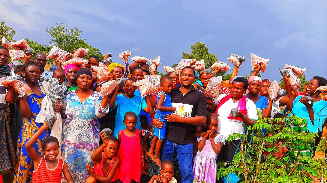 Ayudando a los agricultores ugandeses a combatir el hambre proporcionándoles semillas, 2022, Uganda
