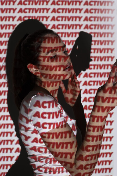 Muchos dirigentes han reemplazado la elaboración de ideas por la obediencia al pulso del algoritmo, opinando solo cuando el tema ya es tendencia