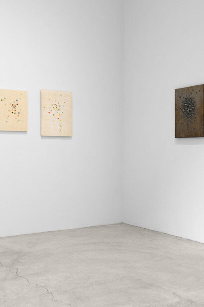 Tetsuya Yamada, 7 sculptures and paintings in ceramic, exhibition view. Courtesy of Paula Cooper Gallery