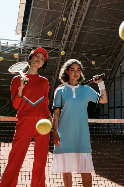 Ao entrar nos anos 2000 a ginastica se tornou cada vez menos ousada e mais focada em conforto, com algumas marcas usando estampas mais psicodélicas e as vezes trazendo de volta os tons vibrantes