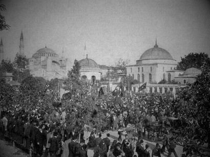 Manifestación en el Hipódromo, alrededor de 1912-1913. Fuente: Dwight, Harry Griswold 1915. Constantinopla, antigua y nueva,Turquía