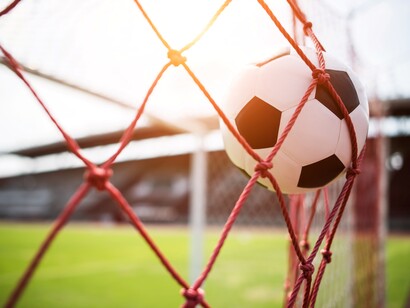 Oltre a difendere la porta, il portiere moderno partecipa all’impostazione del gioco, diventando un vero regista arretrato