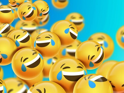 E as “trends” corporativas... risos, muitos risos... estas são horripilantemente hilárias! Fico sempre imaginando “será que quem diz acredita neles?” e “os que ouvem, acreditam?”. Como um grande eco (eco, eco), ressoam como um pandemônio de papagaios “Loro! loro, dá o pé loro! Curupaco! Curupaco! Dá o pé loro!” Não acredita? Então, te convido a “pensar fora da caixa!”, “focar no resultado”, “vestir a camisa”, “agregar valor”, “ter proatividade” e “mentalidade de crescimento”