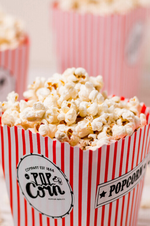 La atención se dirige hacia fragmentos virales o fenómenos masivos, dejando de lado propuestas intermedias