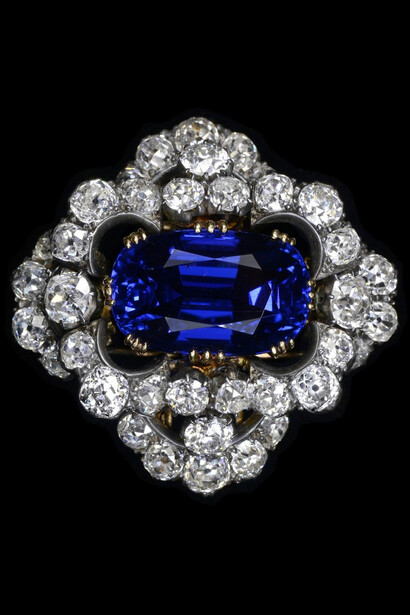 A Magnificent Non-Heated Burmese Sapphire Brooch
Given to Elizabeth Taylor by her husband Richard Burton, Late 19th century, 37.29 carats, Highest quality rating by AGL (Associated Gems Lab) Dehres, Hong Kong
