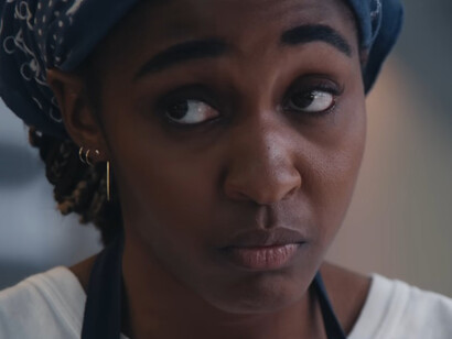 The Bear, created by Christopher Storer for FX on Hulu, follows Carmen “Carmy” Berzatto (Jeremy Allen White), a celebrated chef who returns to Chicago to run his late brother’s Italian beef shop, confronting chaos both in the kitchen and within himself