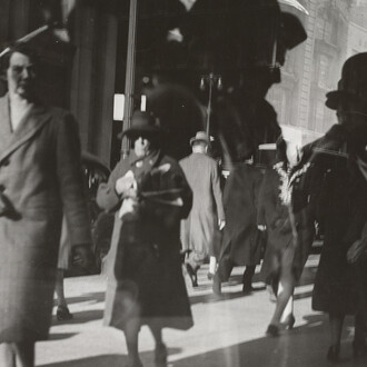 Lisette Model, Reflection, New York City (detail), 1939-1945. Mit freundlicher genehmigung des Albertina Museums