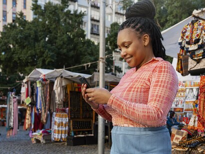 Assim, o imaginário popular se constrói com base nos costumes, ou seja, com base nas práticas cotidianas e no seu acesso. A realidade aumentada através do uso da tecnologia possibilitou que o imaginário popular enfrentasse seus desafios.