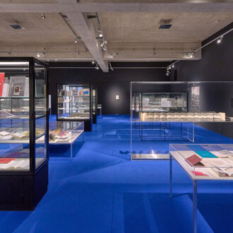 Turning pages. Künstler:innenbücher der gegenwart, ausstellungsansicht. Mit freundlicher genehmigung von MAK