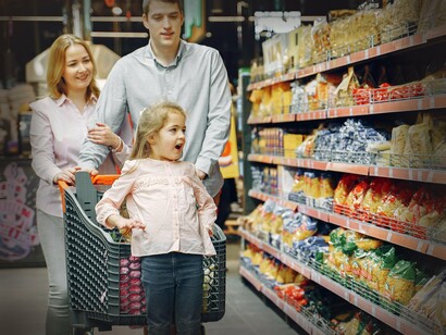O sucesso dos Tazos no Brasil foi fenomenal. A empresa desenvolveu diversos acessórios e variações: o Tazo-mat, superfície oficial para o jogo, o Tazo-keeper, álbum para guardar a coleção, o Tazo-launcher, lançador de Tazos, e o Pega-tazos, dispositivo para capturar Tazos