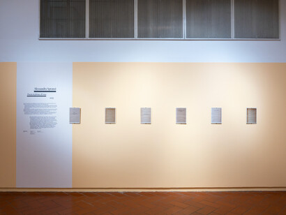 Artisti vari, Scrittura obliqua – Fotografia e poesia, vista dell’esposizione. Cortesia del Museo di Fotografia Contemporanea