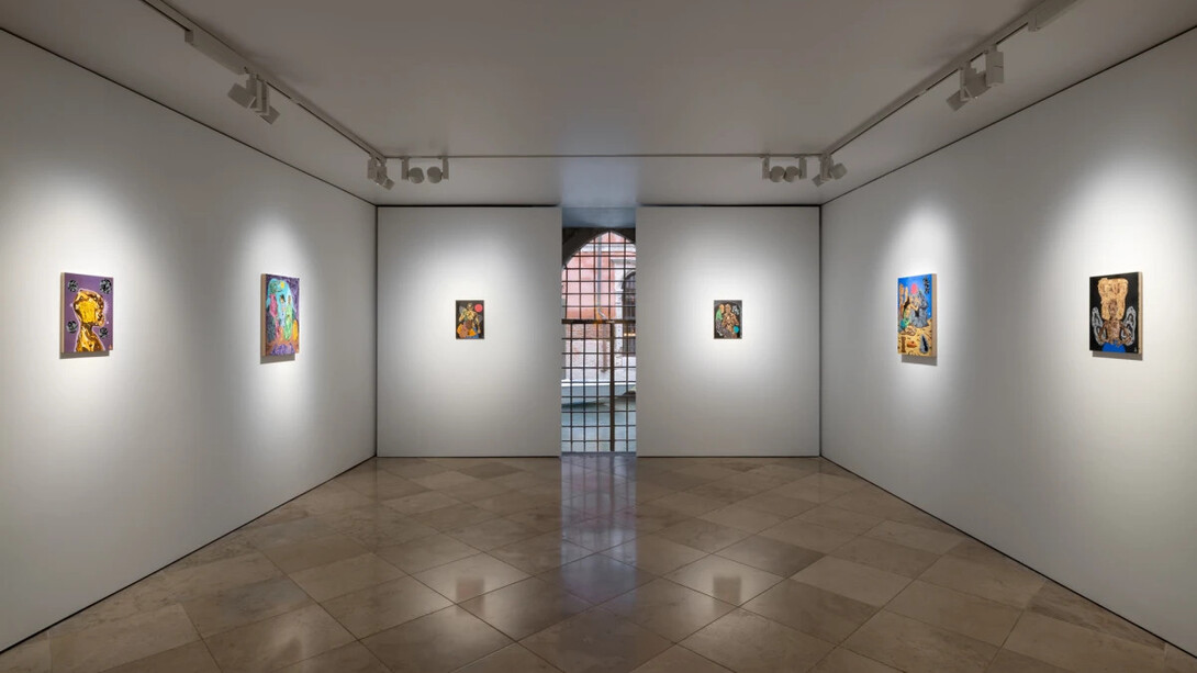 Richard Ayodeji Ikhide, Incroci del passato (Crossroads of the past), exhibition view. Courtesy of Victoria Miro