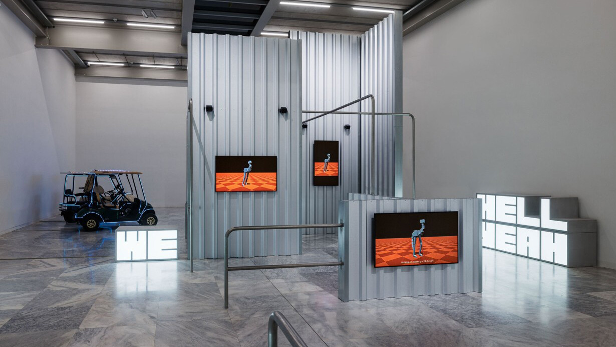 Hito Steyerl, Der menschheit ist die kugel bei einem ohr hinein und beim anderen herausgeflogen, ausstellungsansicht. Mit freundlicher genehmigung von MAK