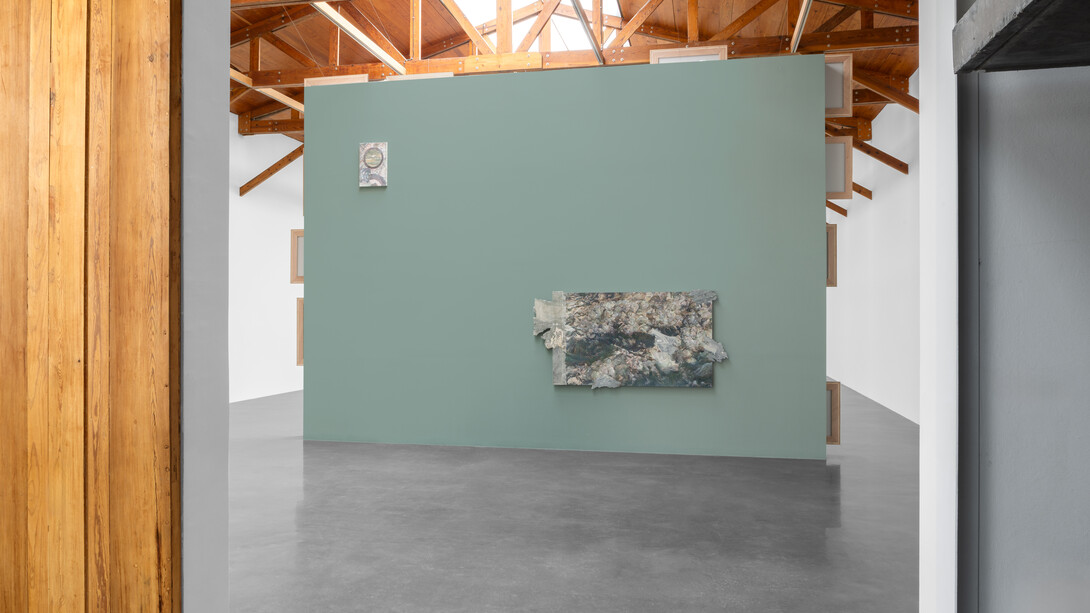 Anri Sala, vista de exhibición. Cortesía de kurimanzutto