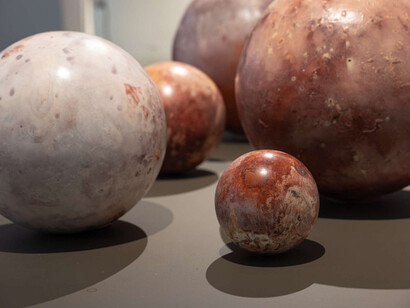 Umppa Niinivaar, Cave, exhibition view. Courtesy of Aboa Vetus & Ars Nova