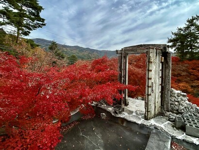 Rooftop view with ancient door, New Wing, Itchiku Kubota Art Museum ©Alma Reyes