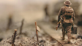 L’homme avance au milieu de menaces qu’il a lui-même créées