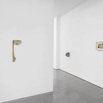 Bram Van Breda, When a bubble hits the surface, vue de l'exposition. Avec l'aimable autorisation de la Whitehouse Gallery