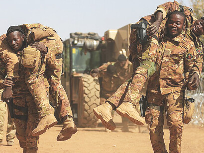 Malian Soldiers practice the firemen’s carry in Loumbila, Burkina Faso Feb. 14, 2019 during exercise Flintlock 2019. The soldiers were given various classes from the Tactical Casualty Combat Care course