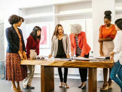 Los activistas de antaño que, durante mucho tiempo, habían defendido y luchado por un enfoque más político del «mal desarrollo» al que se vieron sometidos los países en desarrollo desde la segunda mitad del siglo XX