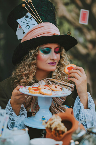 Veja como o nonsense redefine a estética, revelando novas formas de beleza através do humor, crítica e criatividade