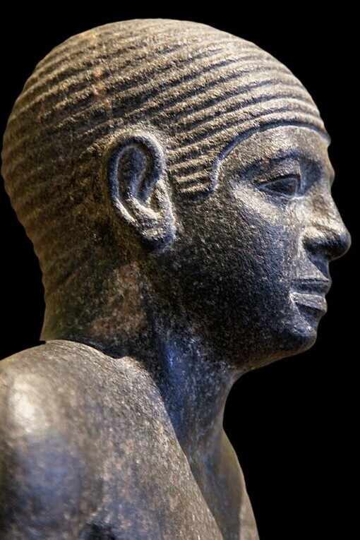 Estatuilla egipcia realizada entre el año 2500 y el 2350 a.C.