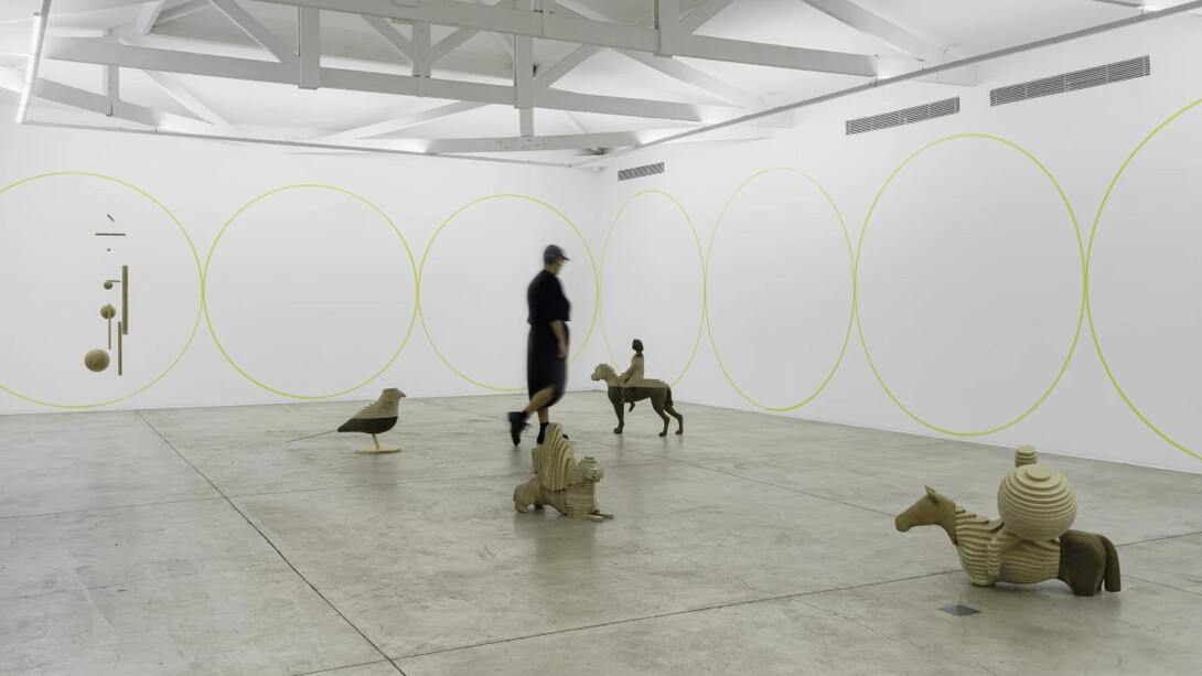 Xavier Veilhan, Do vento, vista da exposição. Cortesia de Nara Roesler