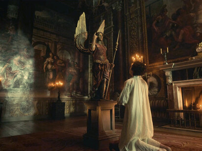 La película de Del Toro introduce tramas adicionales y una estética pulida que desplazan el conflicto central entre creador y criatura hacia un terreno más conciliador