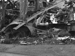 Destroços. Assim como eu segue sendo um dos filmes com maior aprovação das críticas e bilheterias. Para mim, o segundo filme é esquecível, o terceiro que já mencionei, é de uma qualidade pra mim, já o quarto da franquia tenta resgatar de alguma forma o roteiro que funcionou tão bem nos anteriores, funciona ou não funciona? é bom, se passa numa corrida de carros que se transforma no verdadeiro horror e assim como os antigos visionários, a morte vem em busca de cada um dos sobreviventes, ninguém escapa, você pode até prolongar um pouco, mais no final você morre. apesar de gostar bastante, não entra no meu top 3