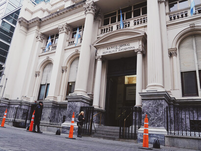 Banco Central de la República Argentina, Buenos Aires. A pesar de haber sido una de las principales economías del mundo a principios del siglo XX, la desigualdad social y las decisiones políticas inconsistentes han frenado su desarrollo sostenido