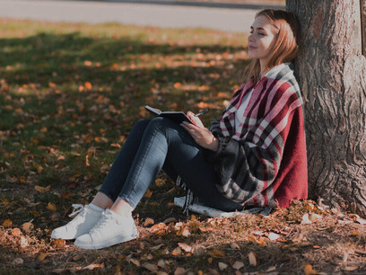 En la era del no-aprendizaje, no se trata de no saber. Se trata de la sensación de saberlo todo sobre todo porque se sabe a quién acudir para saberlo. Aprender para entender, porque entender es ser libre (Espinoza)