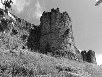 Castelo Chepstow, em Gales. Sabe aquele tipo de lugar onde você se sente em paz? Pois é... Este é o País de Gales. À poucos kms do centro você adentra em áreas extremamente rurais, onde o verde se apresenta de forma surpreendente, animais pastam num ritmo lento e casas típicas e encantadoras se descortinam