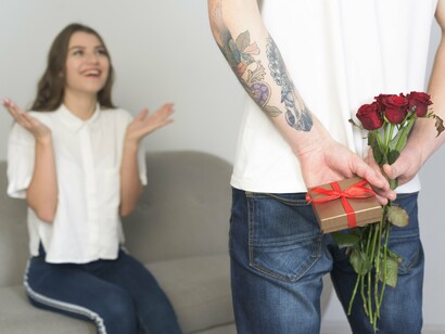 A questão que se impõe é porque é que as relações tendem a perder o brilho encadeante do início? Mais, porque é que as relações da nossa sociedade se esvaem com um estalar de dedos? Não sou psicóloga nem nada que se pareça, mas gosto de pensar sobre estes temas e também gosto de observar o que está ao meu redor. Em virtude disso, tiro certas elações, mas de frisar que é a minha opinião e vale o que vale