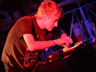 El “algoritmo” conoce mejor nuestro deseo que nosotros mismos. Ya puede predecirse qué desearemos antes de desearlo. The Algorithm en directo en The Underworld, 08.09.2012, Camden, Londres, Reino Unido