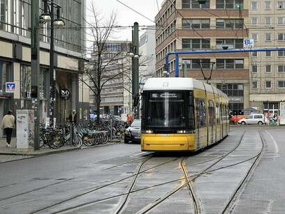 Tranvía en Alexanderplatz, Berlín, Alemania