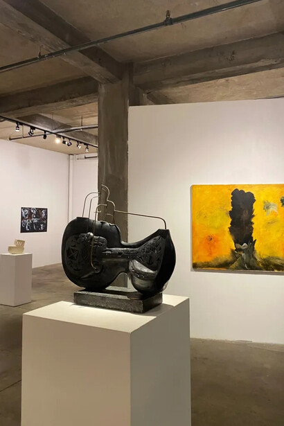 Various artists, Radiant rays and shifting sands, exhibition view. Courtesy of Skoto Gallery