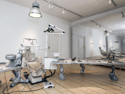 Various artists, Neanderthal beauty clinic, exhibition view. Courtesy of Estonian Museum of Applied Art and Design