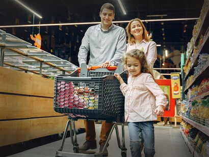 As coleções subsequentes exploraram diferentes temas e inovações técnicas. Em 1997 vieram os Animaniacs com peças encaixáveis e os Tiny Toons holográficos, em 1998 o Mask com pega-tazos, em 2000 o Pokémon com Evolu-tazos, em 2002 o Toon-Tazo Cup com temática da Copa do Mundo, em 2004 o Bob Esponja metálicos, e em 2013 os Pirate-tazos, que foi a última coleção oficial