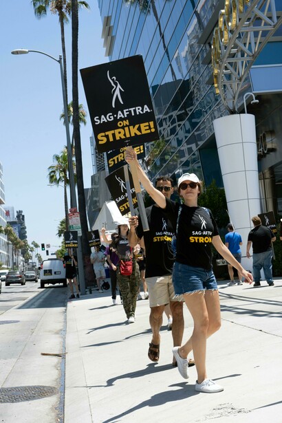 Seria recusar turnos desumanos para valorizar o direito biológico ao sono. A greve exige criatividade e coragem, não inércia. Não é o ócio da almofada ou do passeio. Isso não é luta; são férias