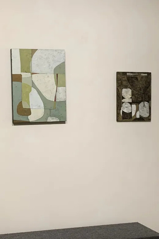 Various artists, Radiant rays and shifting sands, exhibition view. Courtesy of Skoto Gallery