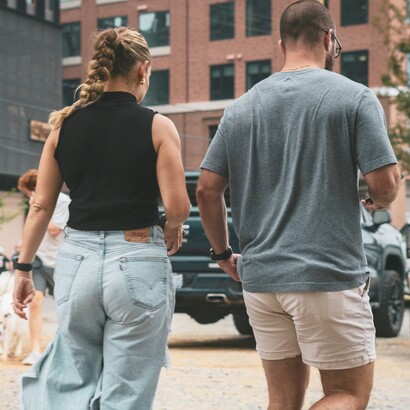 Ogni gesto sembrava sottintendere qualcosa di più, ma nessuno dei due trovava le parole adatte