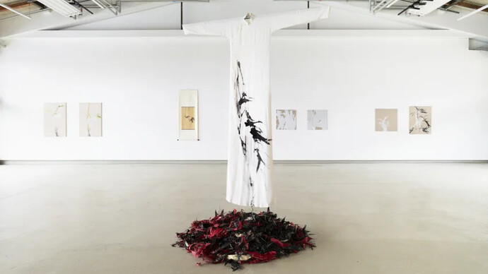 Shan Fan, Bambus im portrait, ausstellungsansicht. Mit freundlicher genehmigung von Tom Reichstein Contemporary