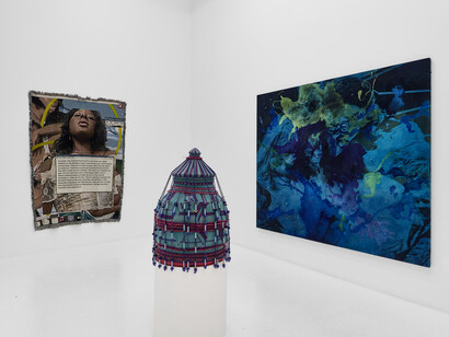 Various artists, Thread count, exhibition view. Courtesy of The Hole